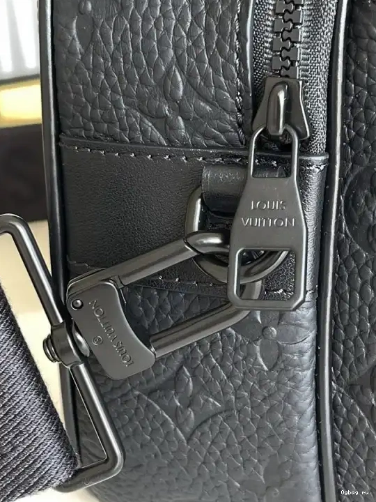 LOUIS S MESSENGER VUITTON LOCK 0605